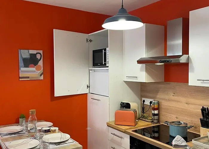 Nouveau! Climatisé à 100m Du Marché- Tendance 70's