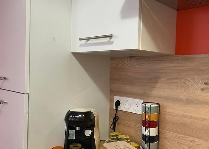 Nouveau! Climatisé à 100m Du Marché- Tendance 70's *